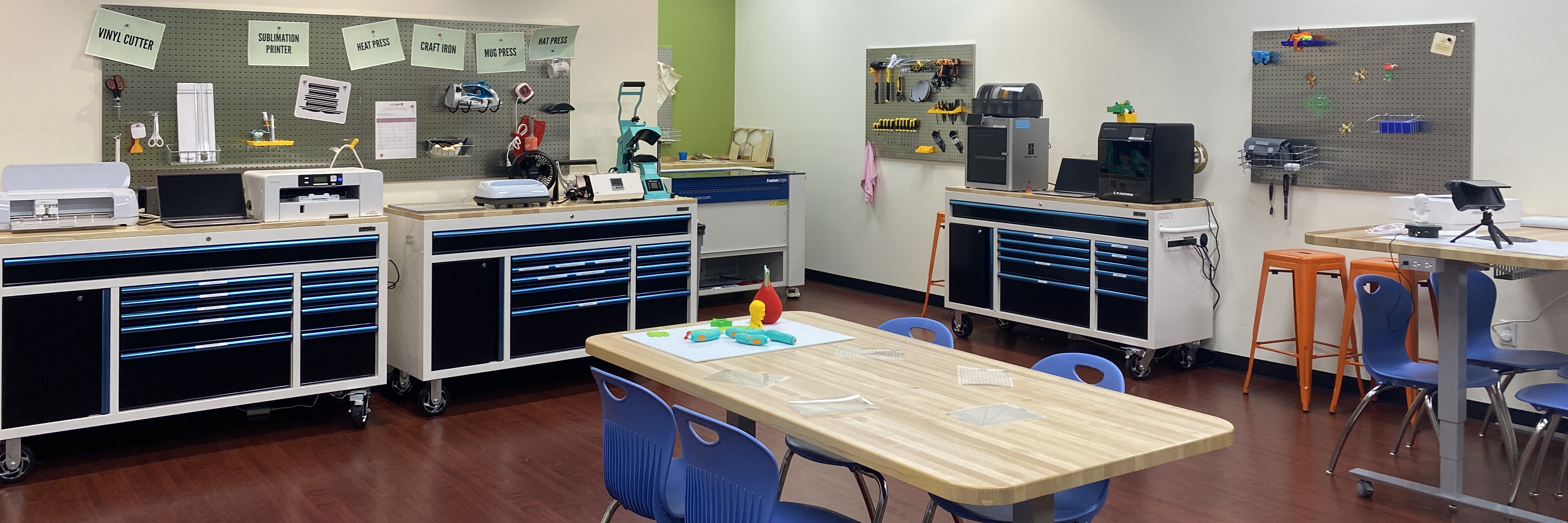 Wide view of the makerspace room and tools