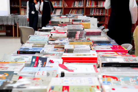 Book Sale_ BooksonTable